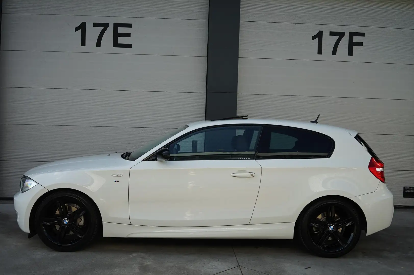 BMW 118 1-serie 118i M-sportpakket 26dkm!!! Wit - 1