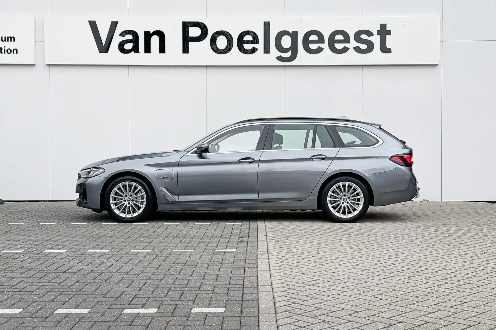 BMW 520 5 Serie Touring 520e Business Edition Plus Comfort Grijs - 2