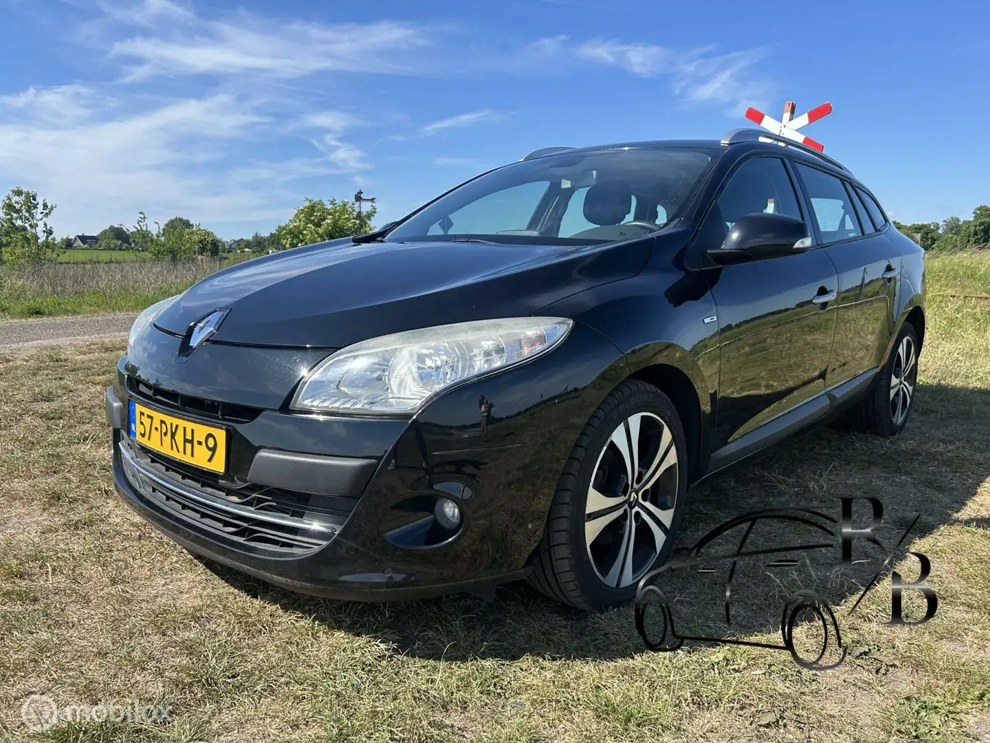 Renault Megane Estate 1.4 TCe Bose NAVI AIRCO CRUISE PARK SENS Black - 1