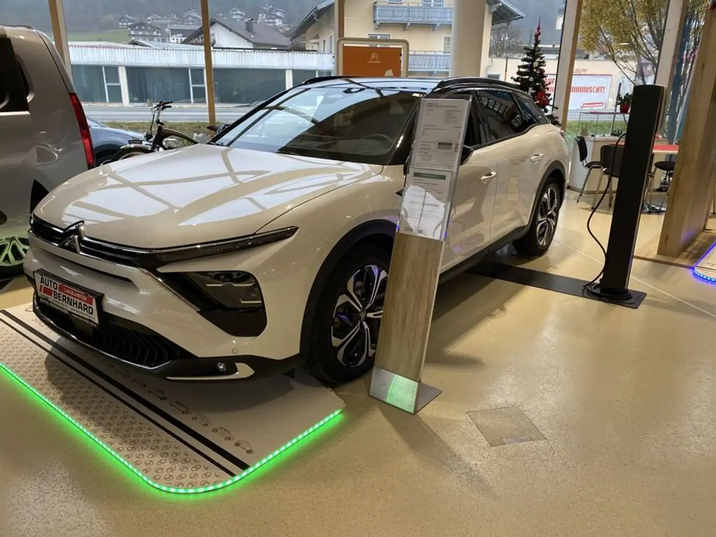 Citroen C5 X Shine Edition Hybrid 225 e-EAT8 Weiß - 2