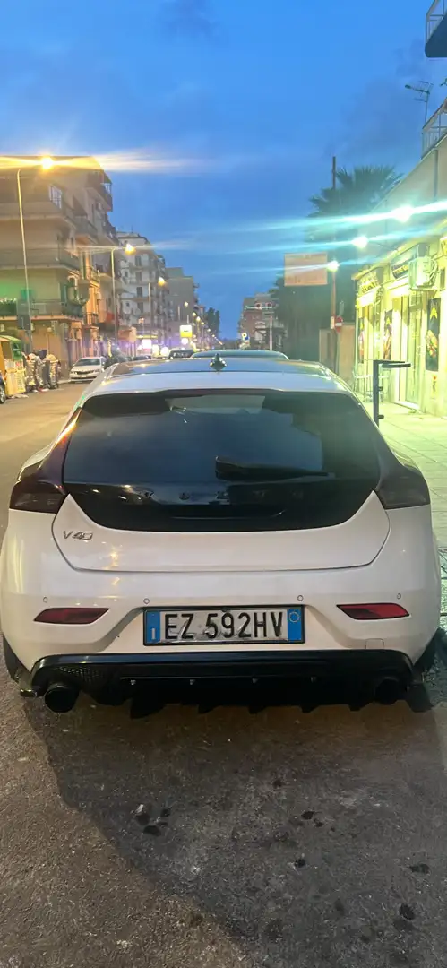 Volvo V40 1.6 d2 R-design Kinetic (r-design) - 1