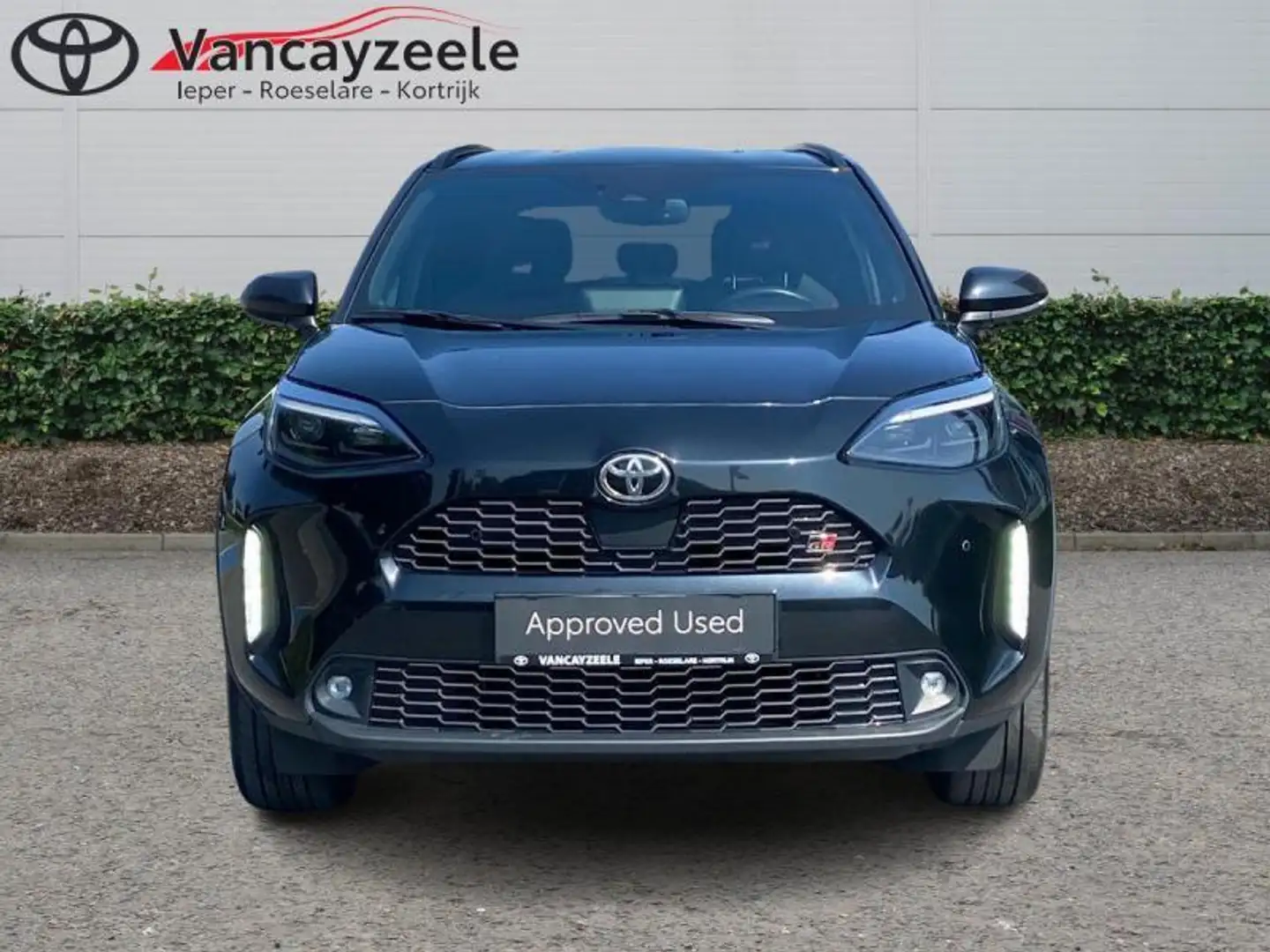 Toyota Yaris Cross GR Sport+cam+nav+sens V&A Zwart - 2