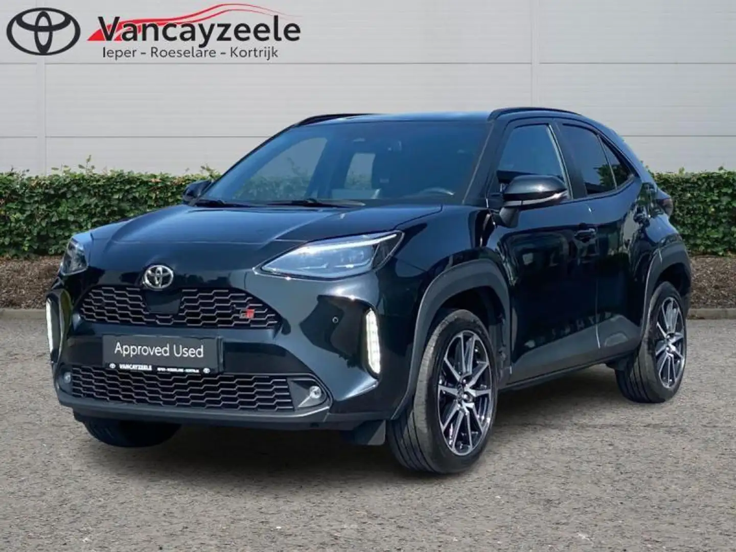 Toyota Yaris Cross GR Sport+cam+nav+sens V&A Zwart - 1