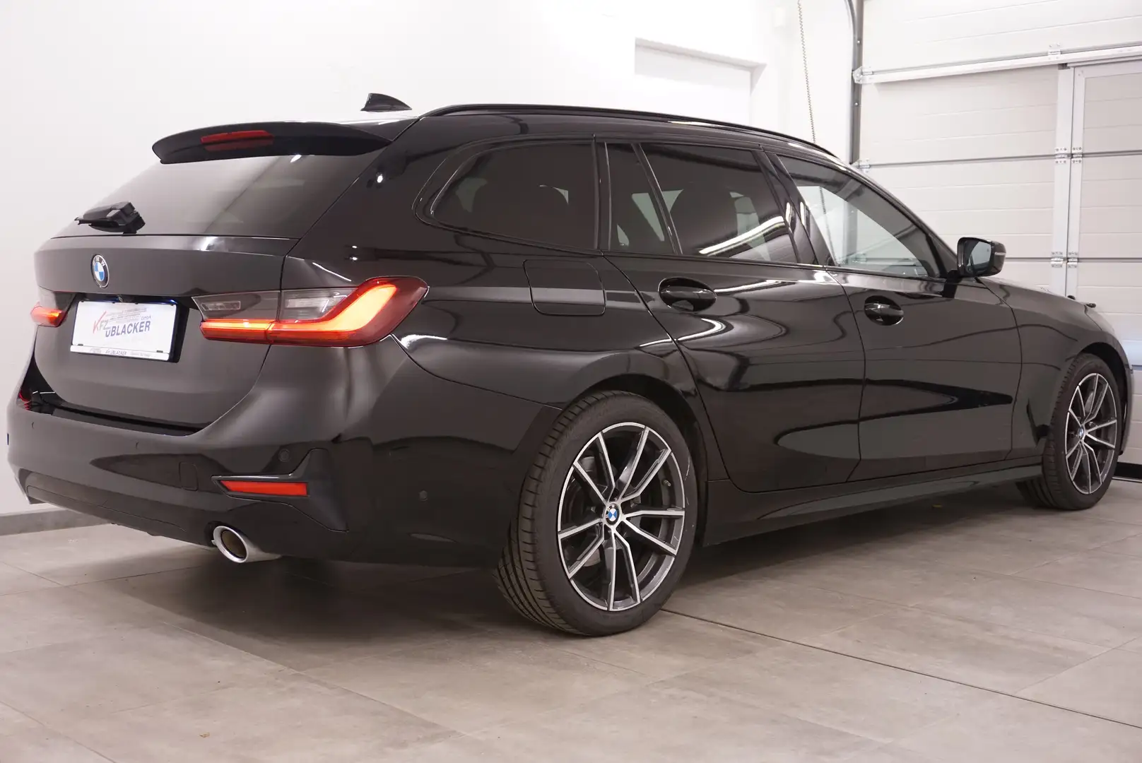 BMW 320 d Sport Line // Adaptiv LED // Abstandstempomat // Noir - 2