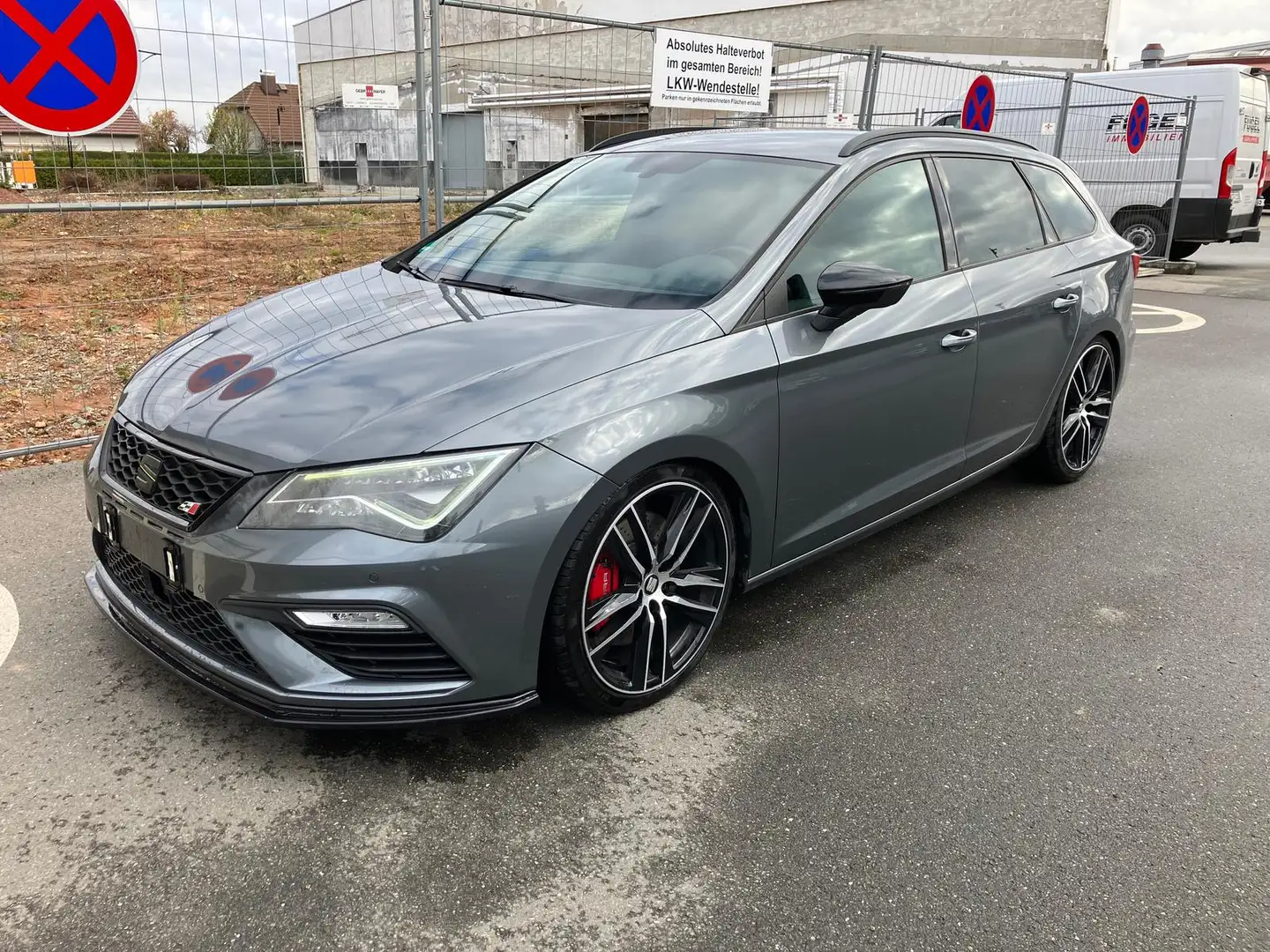 SEAT Leon ST 2.0 16V TSI Cupra 300 4Drive Schalensitze Grau - 2
