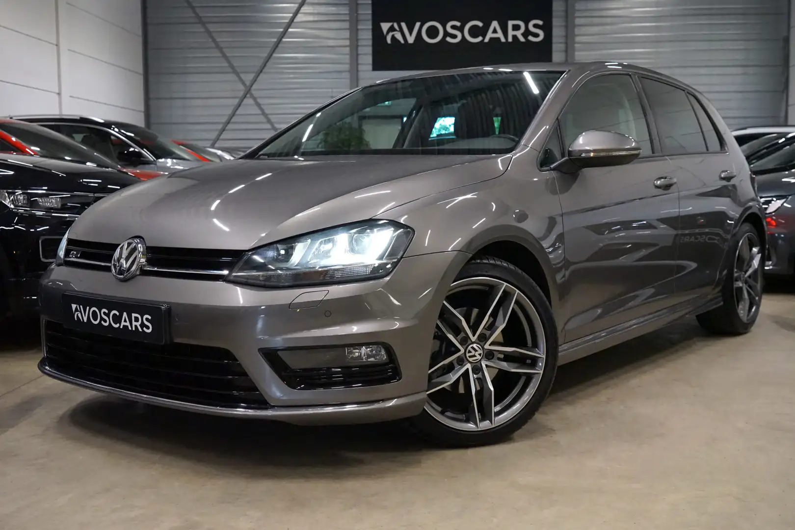 Volkswagen Golf 1.4 TSI R-Line DSG * Keyless - App - Navi - 18" - Grijs - 1