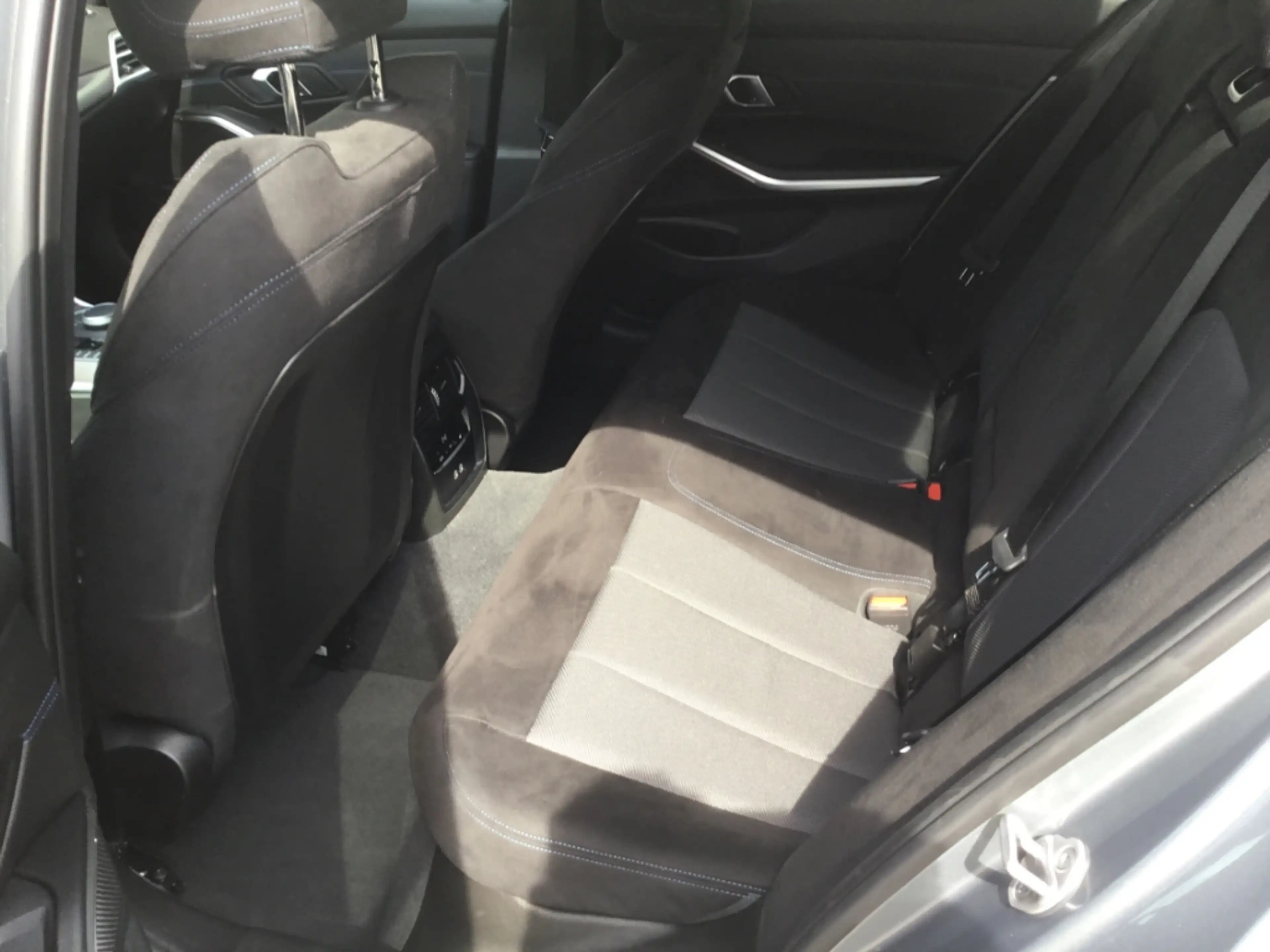 BMW 320 iA Limo M-Sport 18''SR adLED ACC Kamera Driving As — photo 13