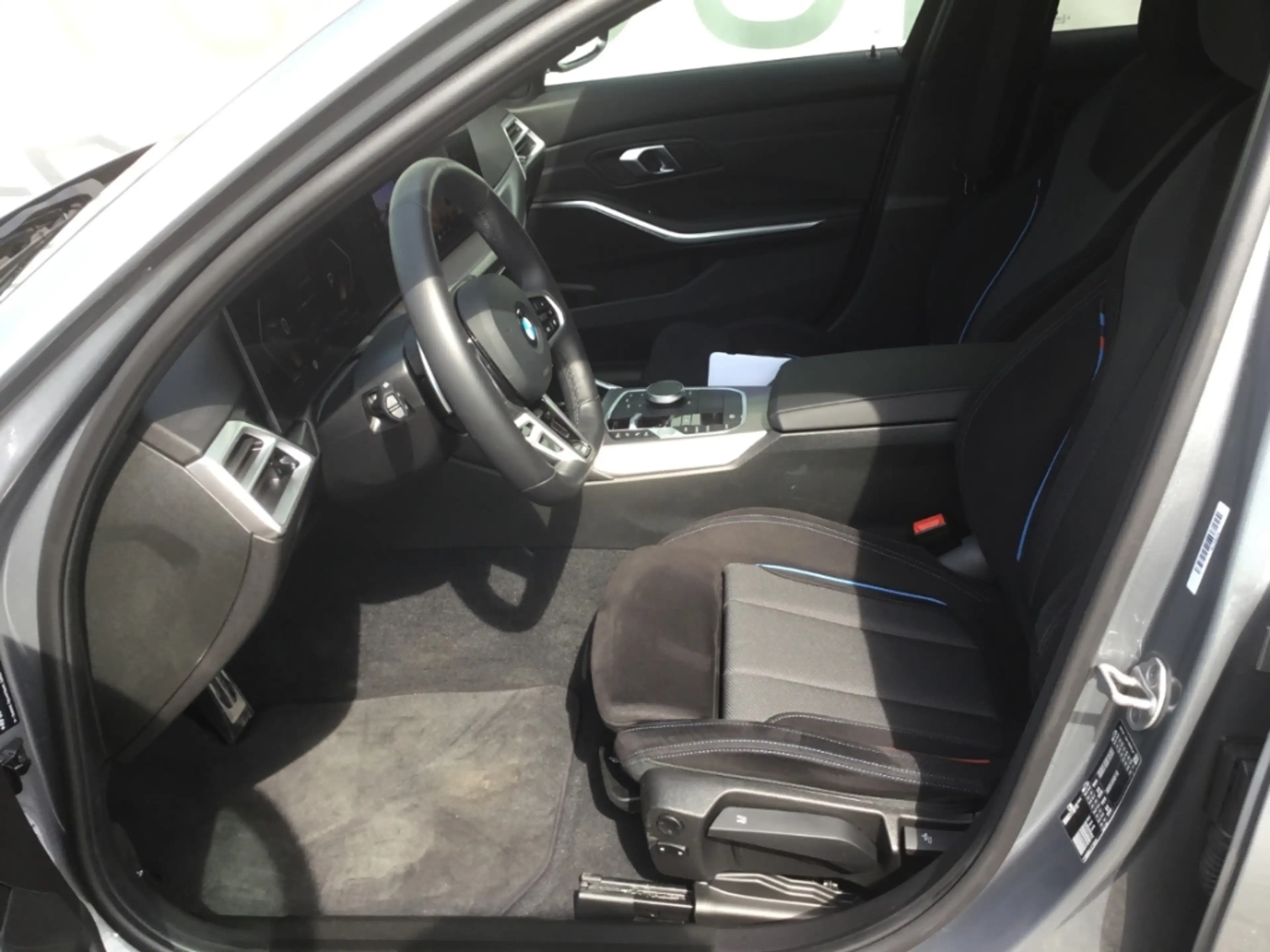 BMW 320 iA Limo M-Sport 18''SR adLED ACC Kamera Driving As — photo 8