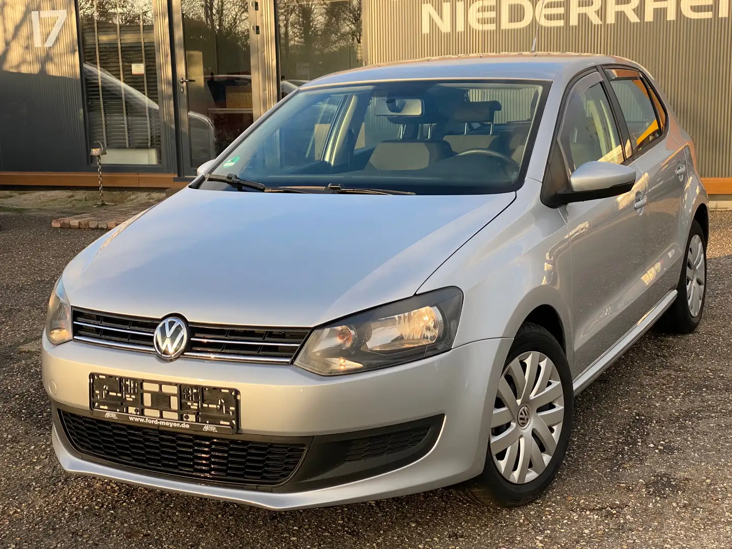 Volkswagen Polo Comfortline 1.4 MPi AUTOMATIK* Silber - 1