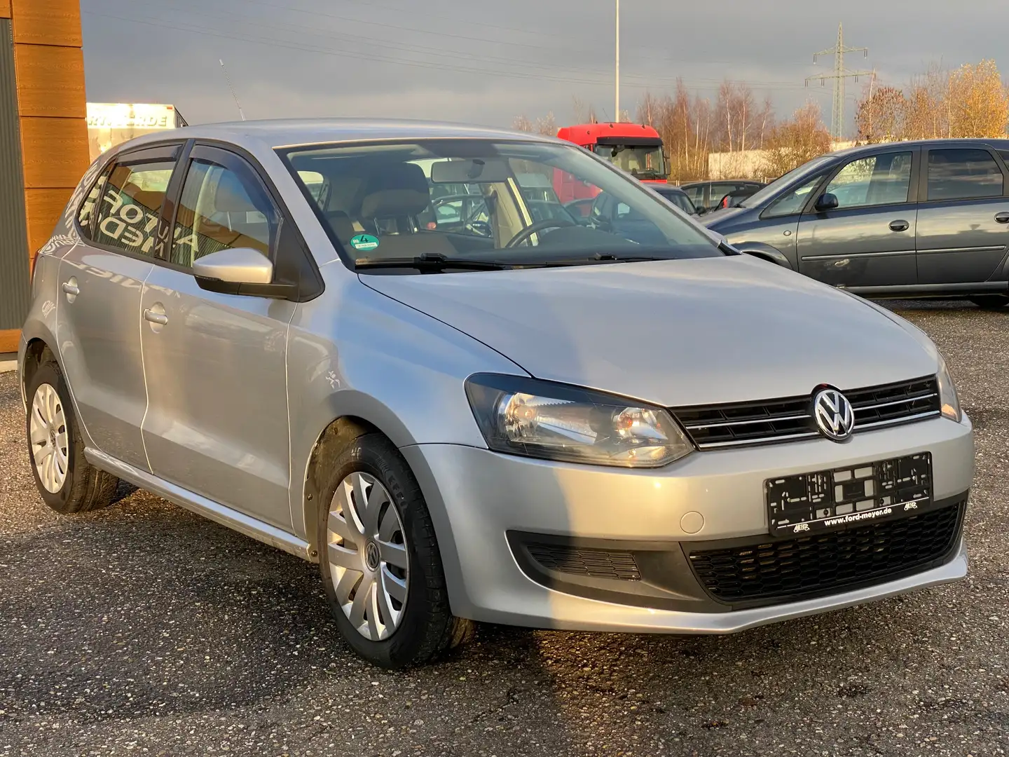 Volkswagen Polo Comfortline 1.4 MPi AUTOMATIK* Silber - 2