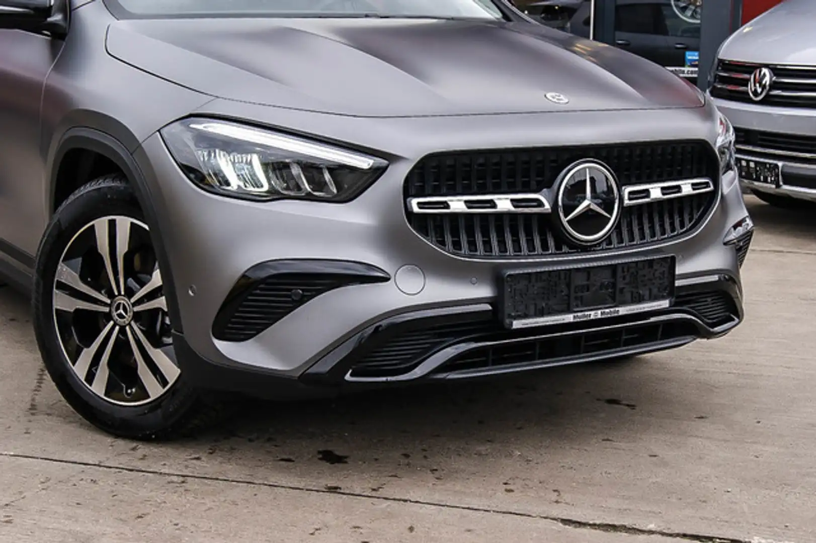 Mercedes-Benz GLA 220 4-Matic Allrad Aut. MBUX KEYLESS 1.HAND Grijs - 2