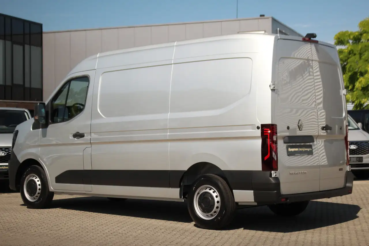 Renault Master 2026 — фото 11