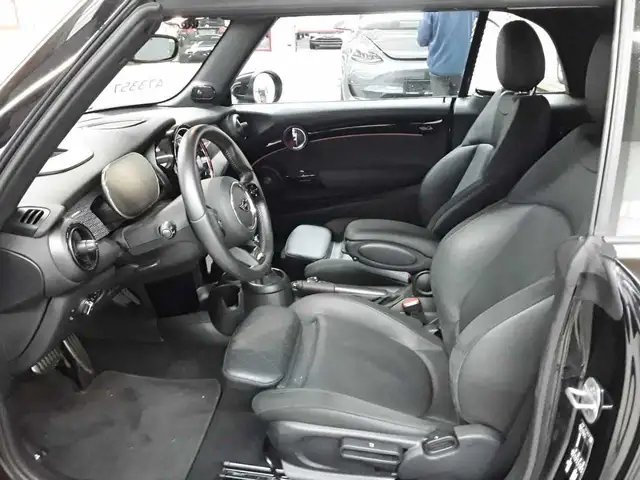 Mini Convertible view 7