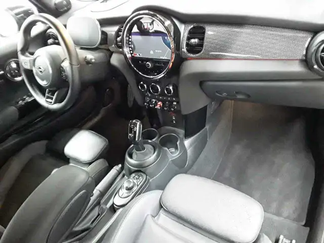 Mini Convertible view 9