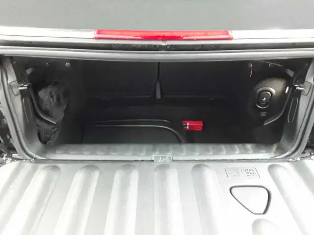 Mini Convertible view 15