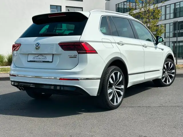 Volkswagen Tiguan view 3