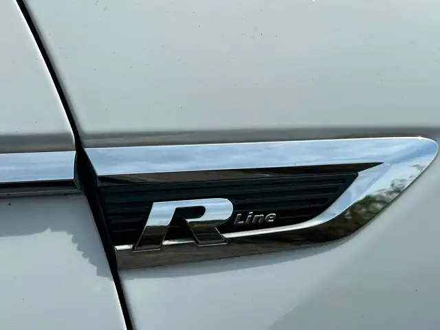 Volkswagen Tiguan view 12