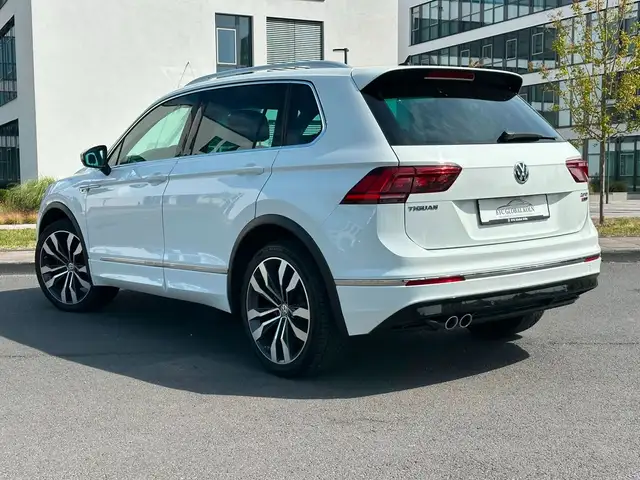 Volkswagen Tiguan view 4