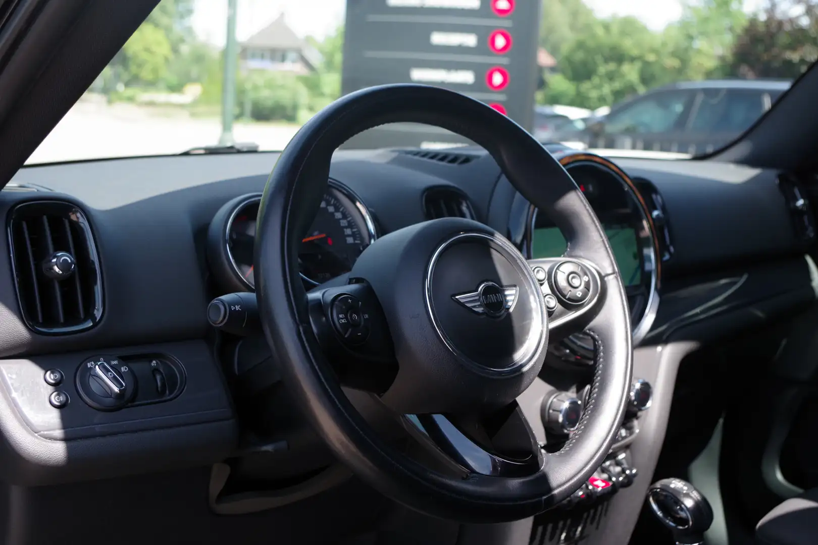MINI Cooper Countryman Mini 1.5 Chili 136 PK Automaat, Leder, Panoramadak Zwart - 2