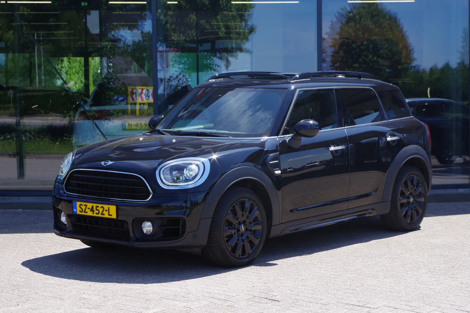 MINI Cooper Countryman Mini 1.5 Chili 136 PK Automaat, Leder, Panoramadak Zwart - 1