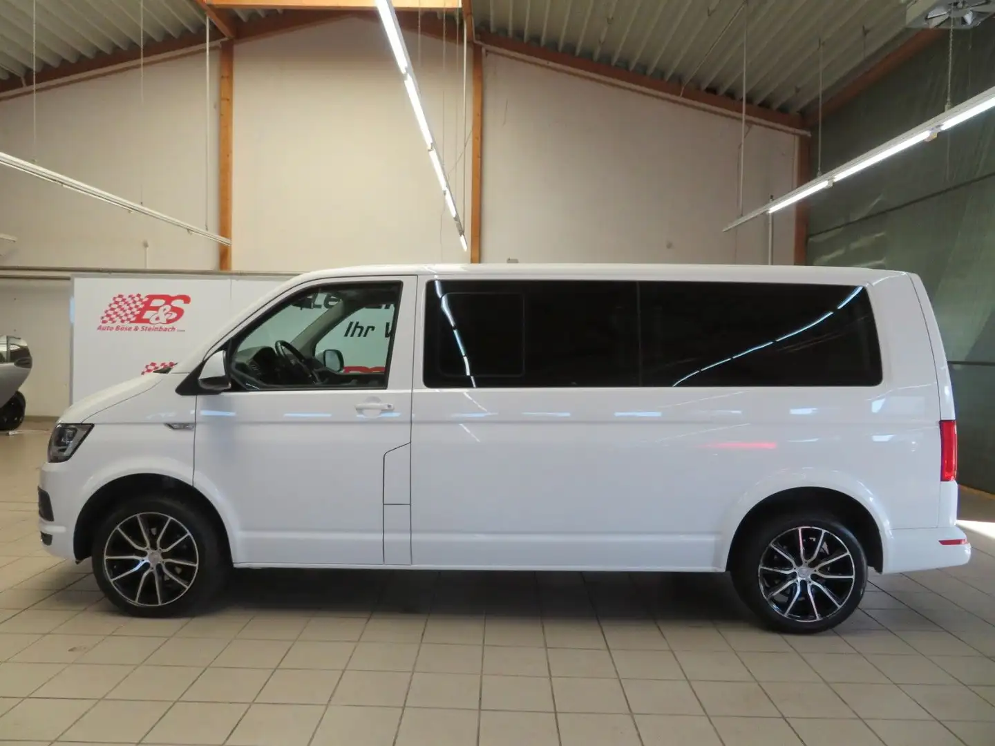 Volkswagen T6 Caravelle LR Lang DSG *APP-Connect*Standhzg Weiß - 2