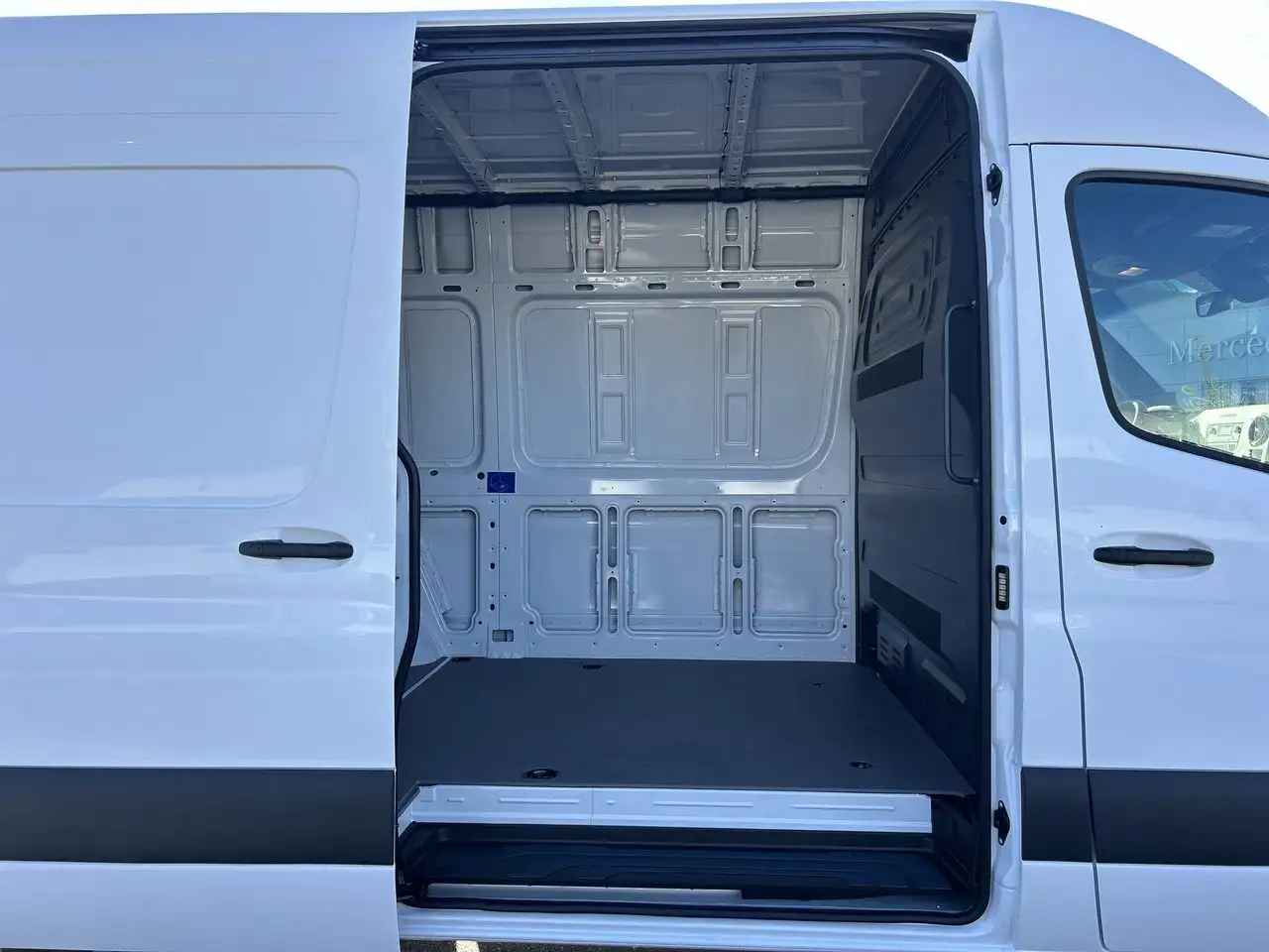 Mercedes-Benz Sprinter снимка Mercedes-Benz Sprinter