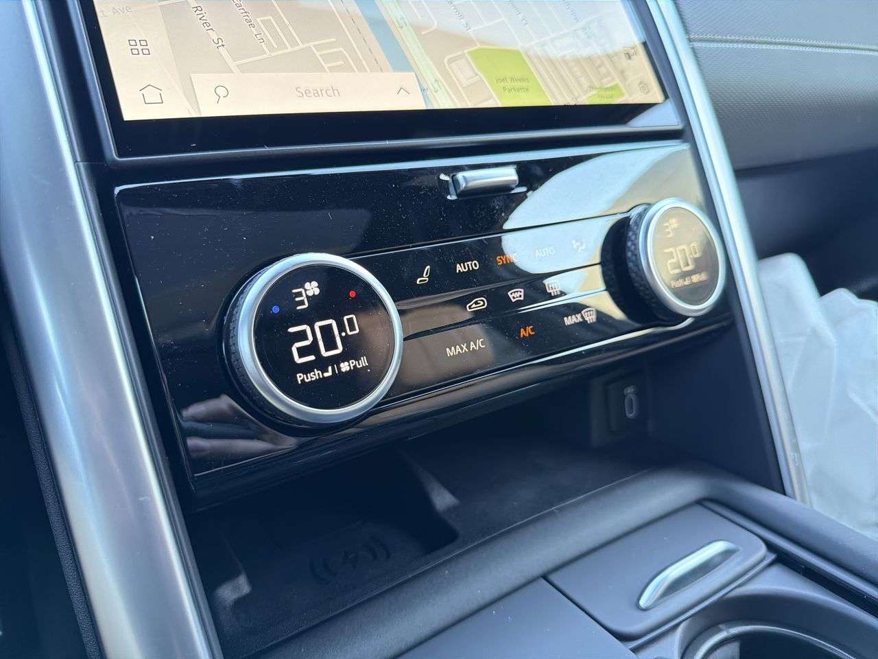 2026 Land Rover Discovery P300 Dynamic SE thumb 16