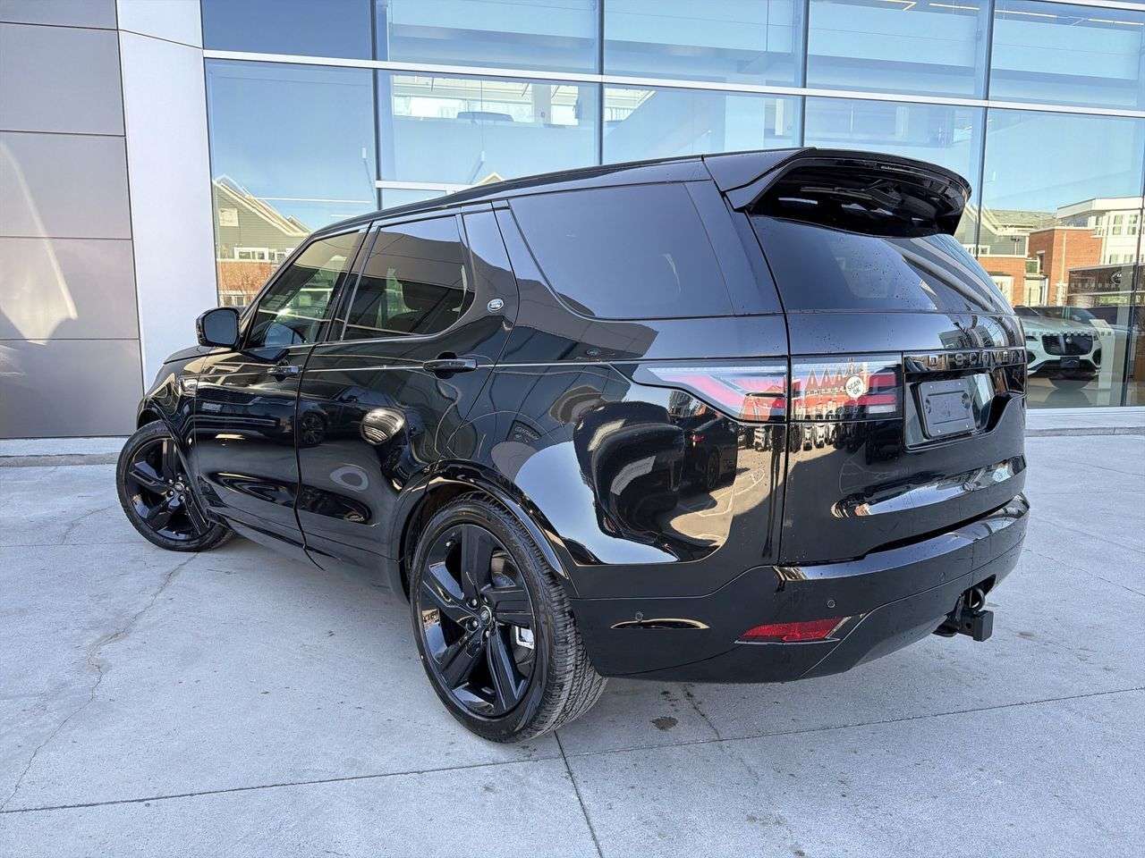 2026 Land Rover Discovery P300 Dynamic SE thumb 6