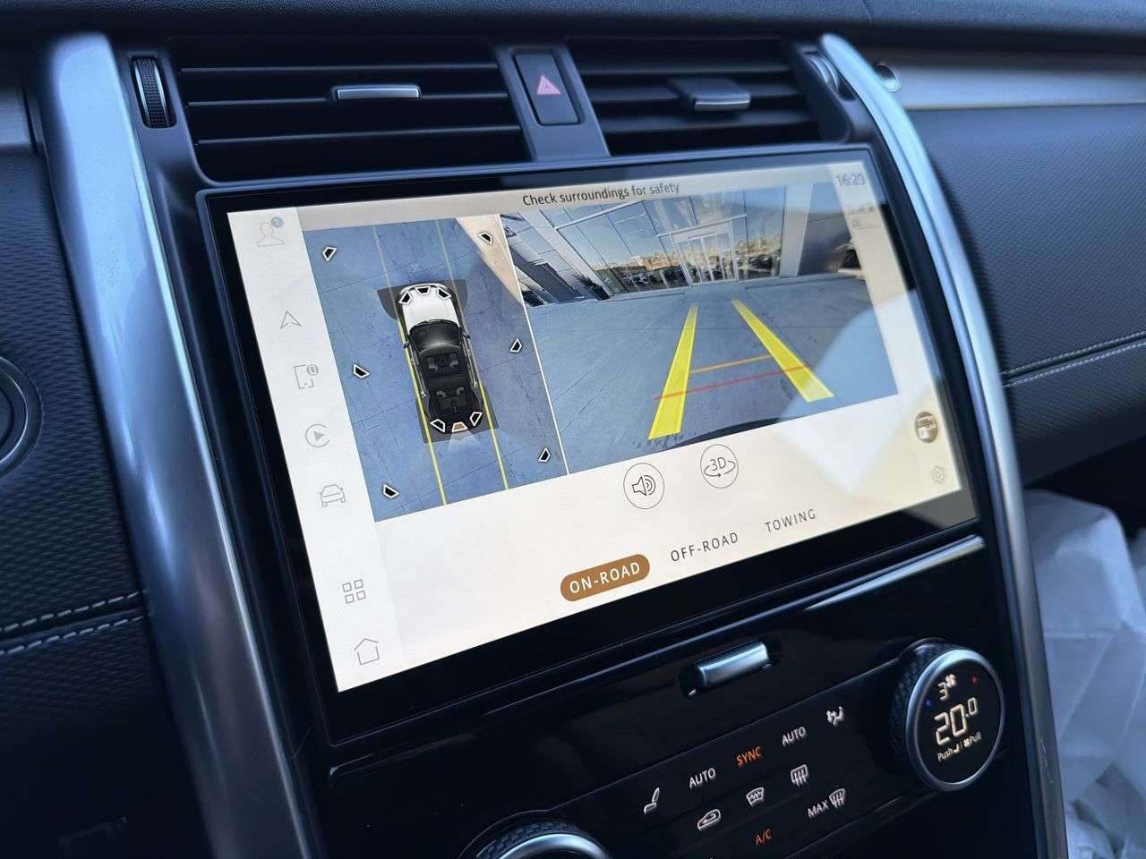 2026 Land Rover Discovery P300 Dynamic SE thumb 14