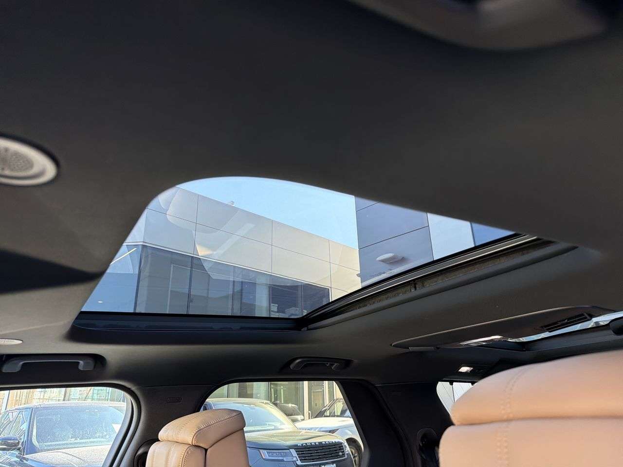 2026 Land Rover Discovery P300 Dynamic SE thumb 19