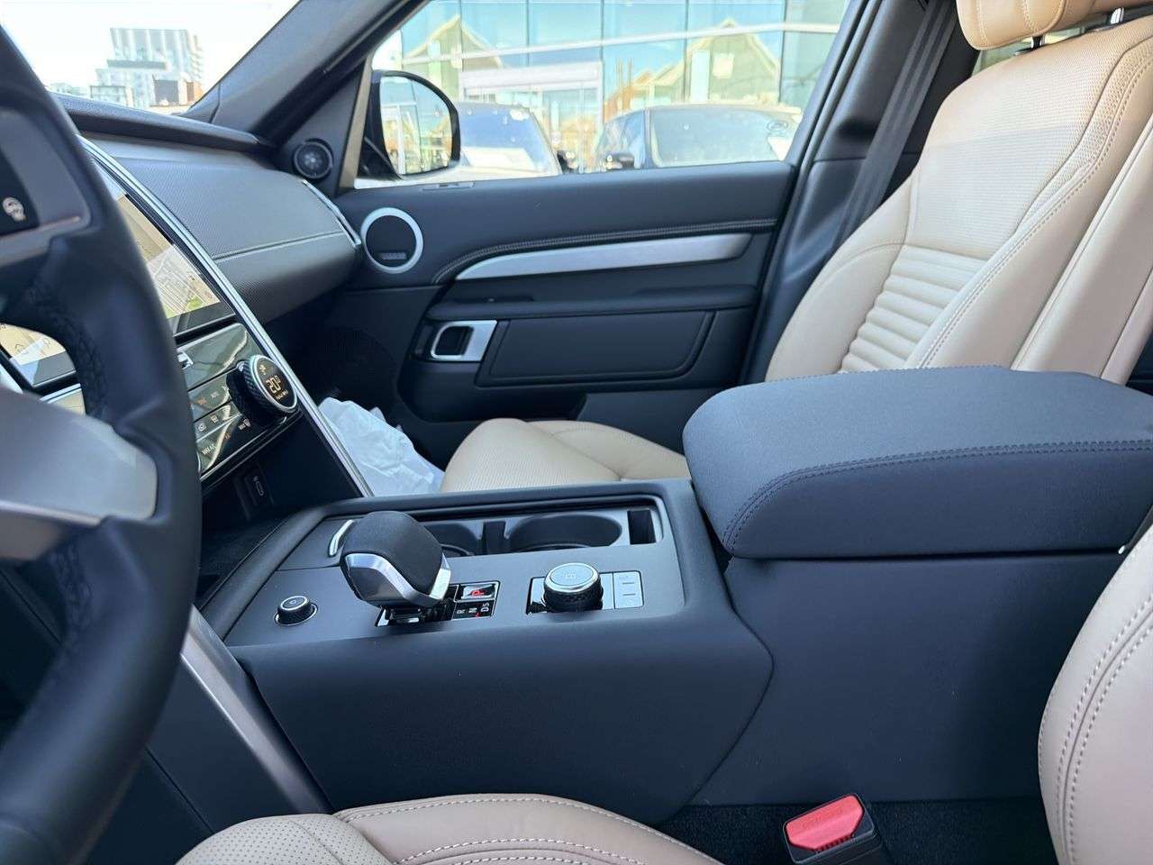 2026 Land Rover Discovery P300 Dynamic SE thumb 18