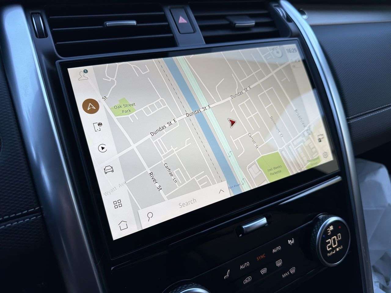 2026 Land Rover Discovery P300 Dynamic SE thumb 15
