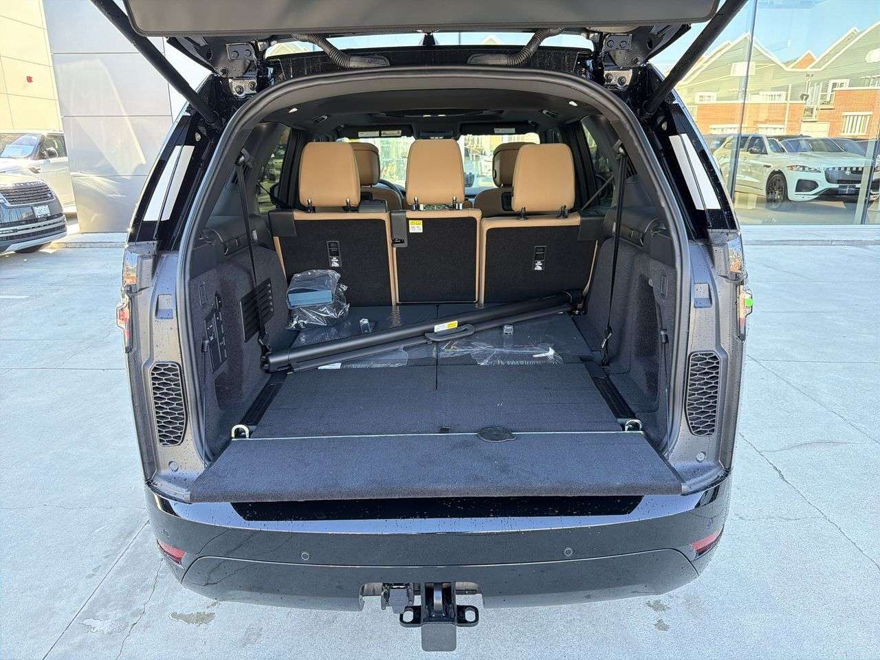 2026 Land Rover Discovery P300 Dynamic SE thumb 21