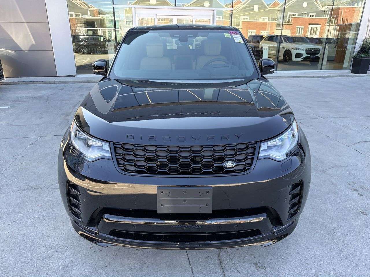 2026 Land Rover Discovery P300 Dynamic SE alt 3