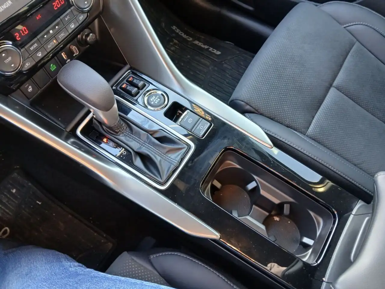 Mitsubishi Eclipse Cross снимка Mitsubishi Eclipse Cross
