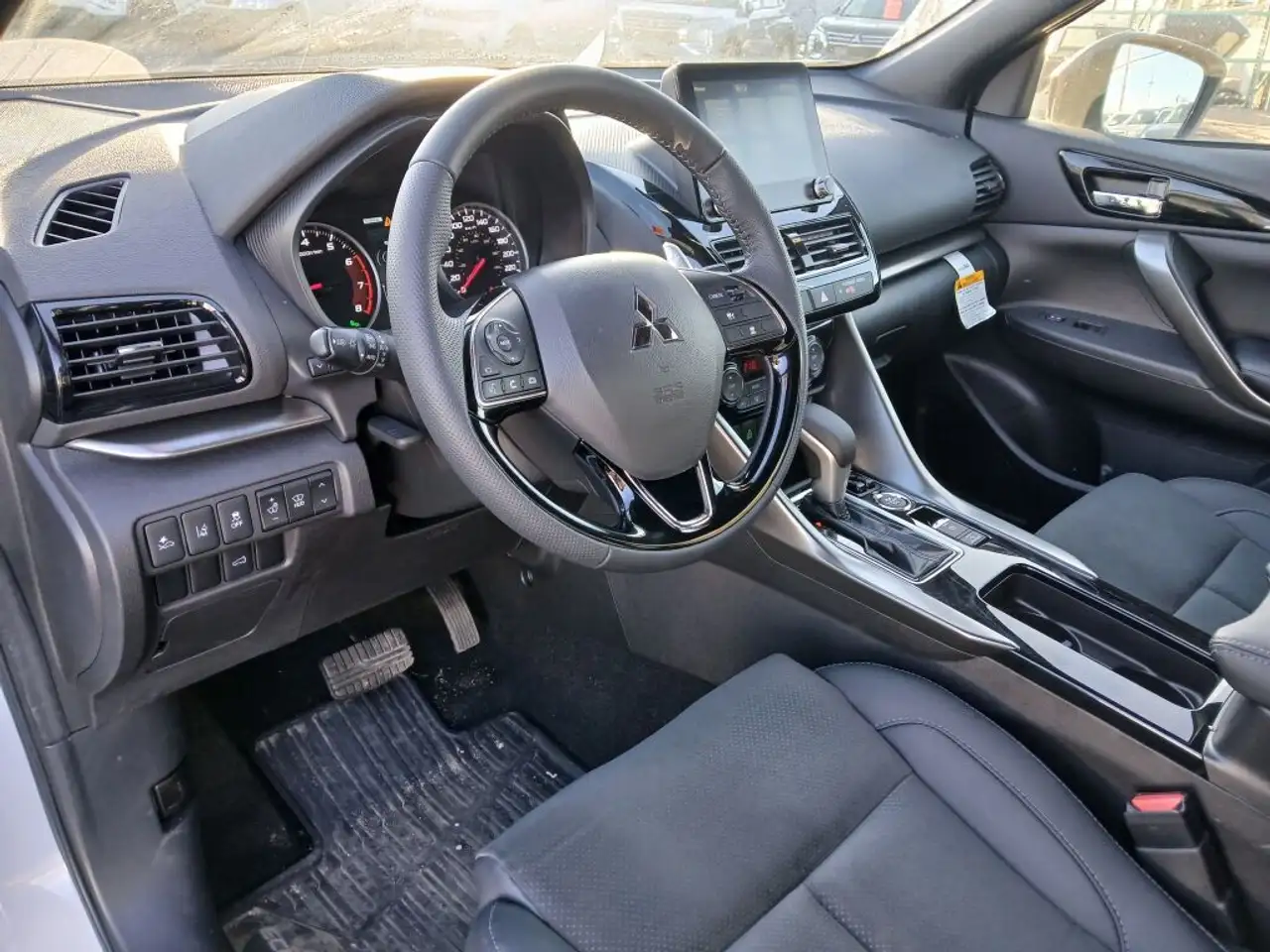 Mitsubishi Eclipse Cross снимка Mitsubishi Eclipse Cross