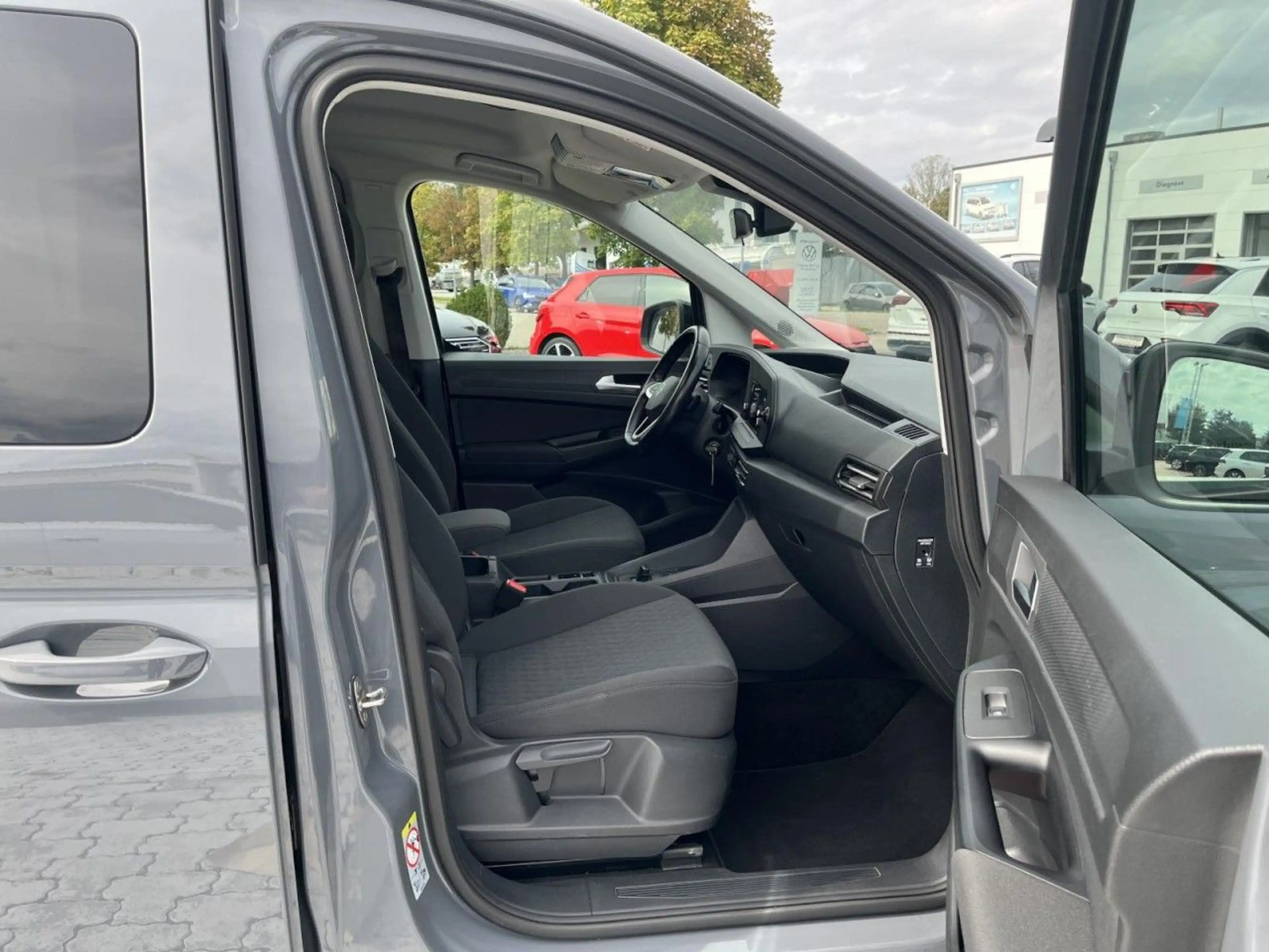 Volkswagen Caddy 2.0 TDI Dark Label DSG (LED+Panorama+PDC) — photo 24