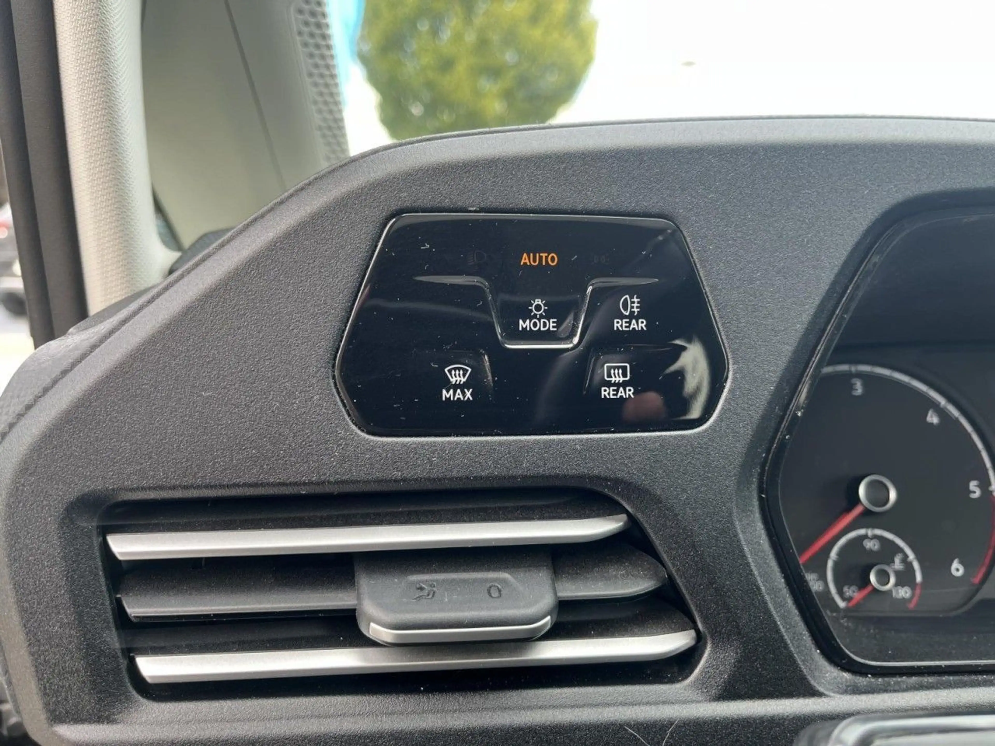 Volkswagen Caddy 2.0 TDI Dark Label DSG (LED+Panorama+PDC) — photo 18