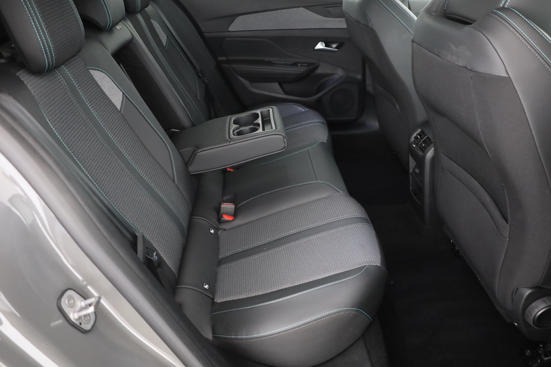 Peugeot 408 1.2 Hybrid 145 Aut. LED ACC Navi — photo 22