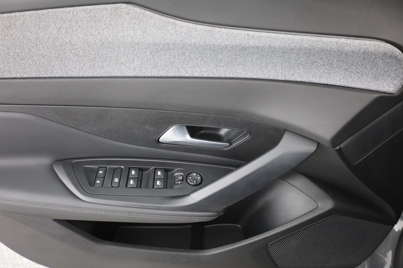 Peugeot 408 1.2 Hybrid 145 Aut. LED ACC Navi — photo 19