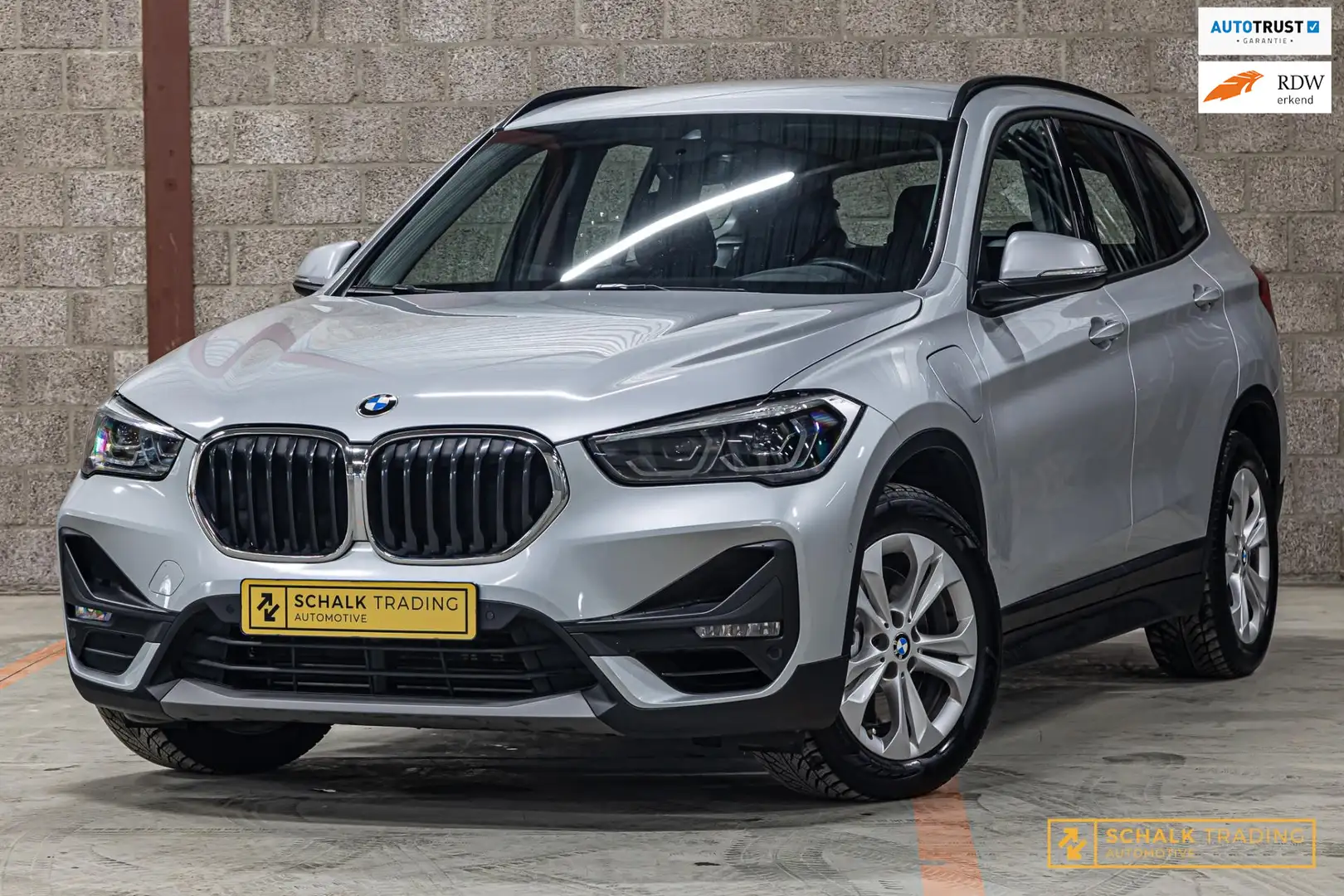 BMW X1 XDrive25e Executive|Trekhaak|LED|Dealer ond|Garant Gri - 1