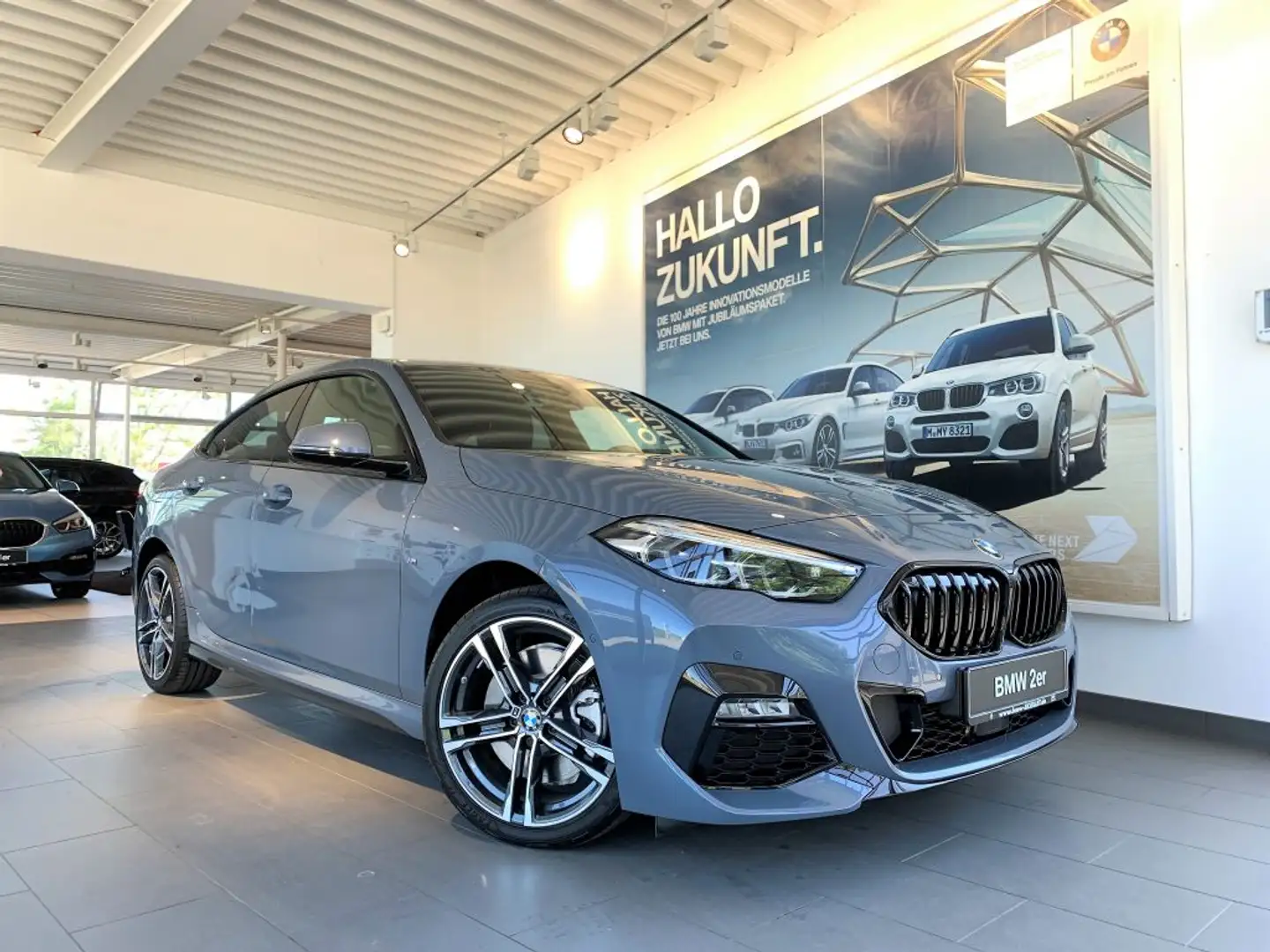 BMW 220 i Gran Coupe Aut. M Sport HUD+ACC+AHK+LED+KAM+KOM Grau - 2