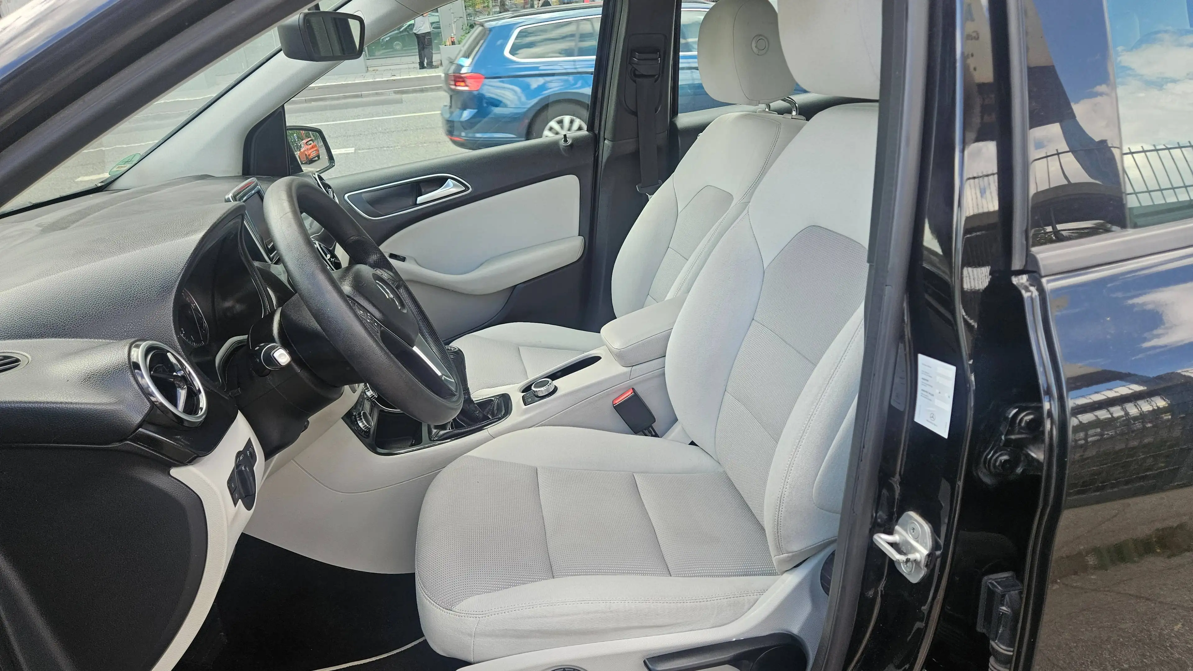 Mercedes-Benz B 180 B-Klasse BlueEFFICIENCY EDITION 1 — photo 17