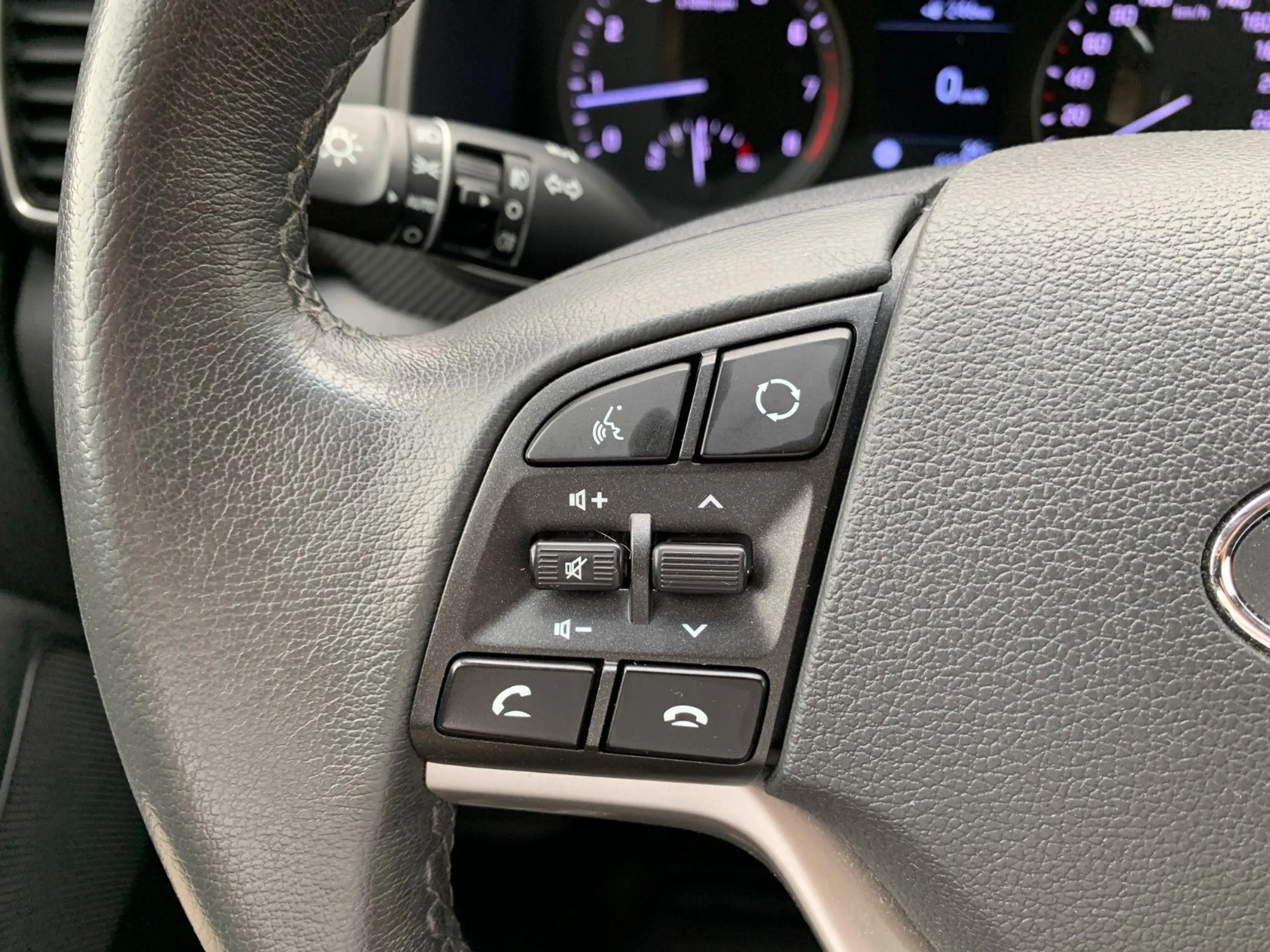 Hyundai TUCSON 1.6T-GDI 2WD AHK+Navi+Sitz-Lenkhzg+Kamera — photo 17