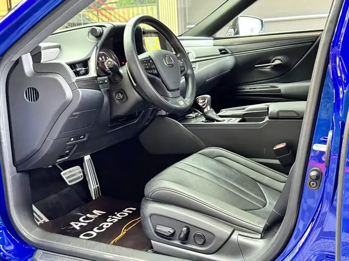 Lexus ES300 2019, foto 23
