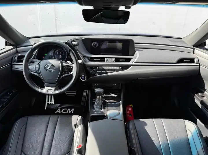 Lexus ES300 2019, foto 22