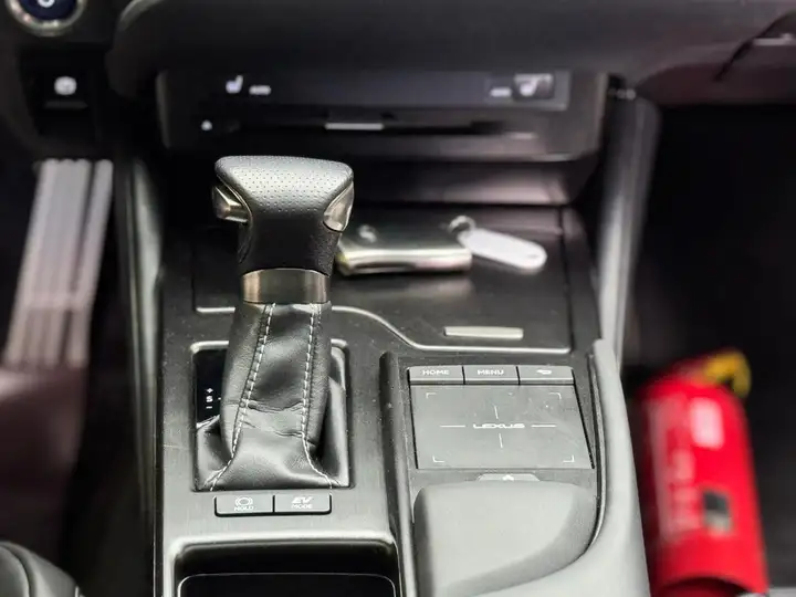 Lexus ES300 2019, foto 39