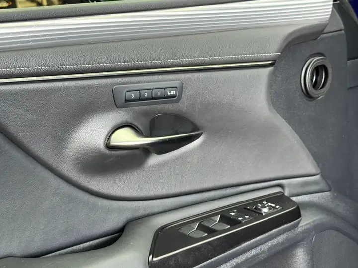 Lexus ES300 2019, foto 38