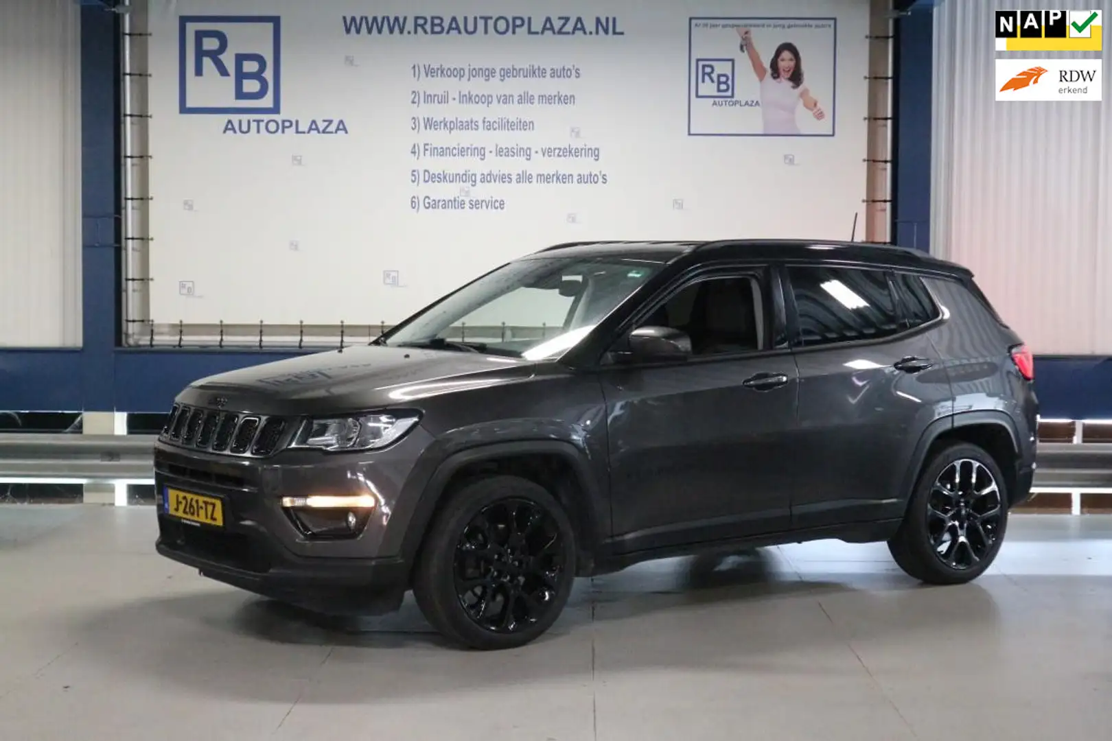Jeep Compass 1.3T Night Eagle Liberty Edition / 1e EIG / BTW / Grijs - 1