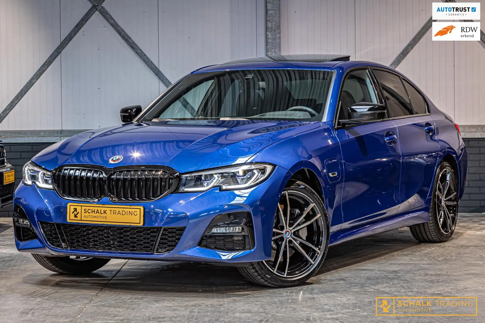 BMW 330 330e xDrive|Pano|M-Sport|TrekH|E-stoel|Garantie|HU Blauw - 1